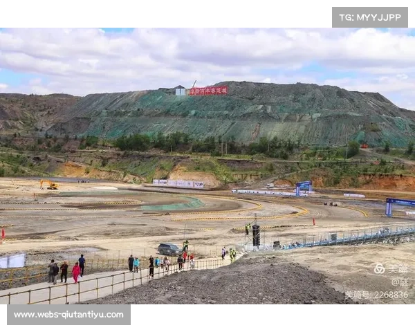 暴雨袭击赛场 泰国选手跪地奋力擦拭场地坚持完赛